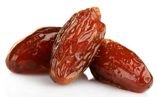 عوّدي نفسك على تناول 3 حبات تمر يومياً وستُدهشك النتائج الصحية...