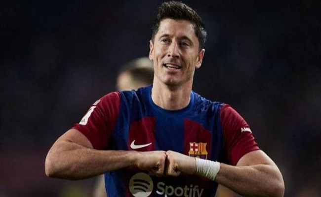برشلونة يُعطل ماكينة ليفاندوفسكي...