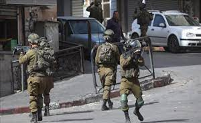 مقتل فتى فلسطيني وإصابة مسعفيه إثر اقتحامات بالضفة الغربية