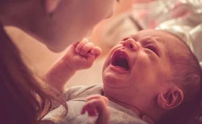 أسباب نهجان الطفل أثناء النوم ومتى يجب القلق؟