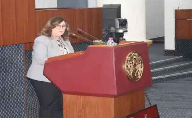 دحلب تؤكد وجود مشاورات مع مجمعات إسمنتية لمعالجة نفايات عملية الإنتاج داخل المصانع