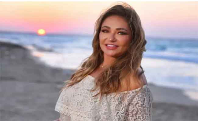 ليلى علوي تكشف عن صورة مع الراحل هشام سليم عمرها أكثر من 30 عاماً...ما قصتها؟