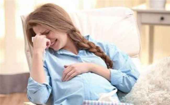 أسباب معاناة الحامل من التقلبات المزاجية، وطرق للتعامل معها
