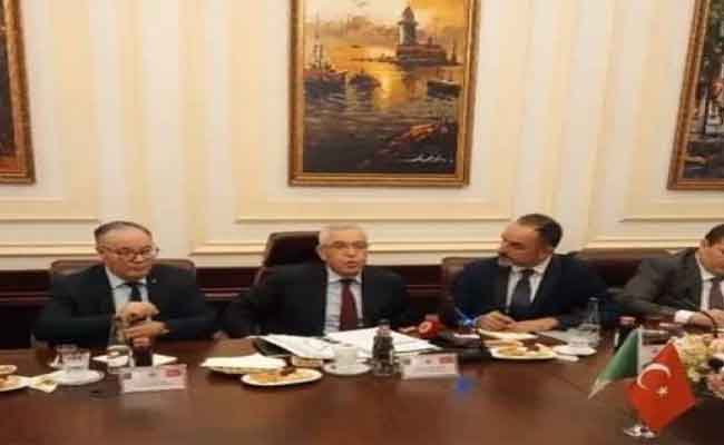 طبي يتباحث مع نظيره التركي واقع التعاون الثنائي في المجالين القضائي والمؤسساتي