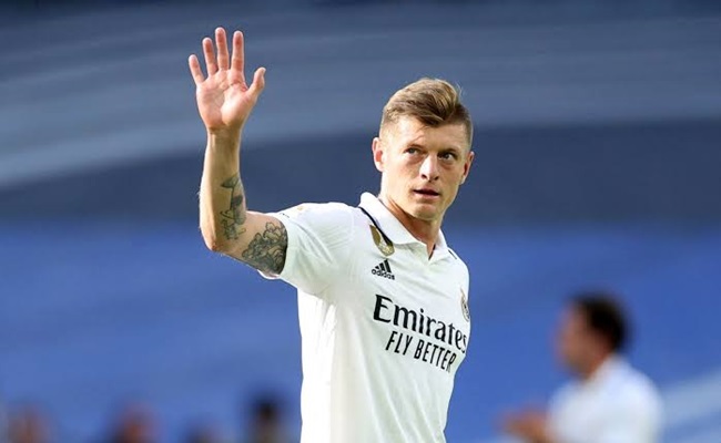 والدة توني كروس تعلق على إمكانية التجديد مع ريال مدريد...