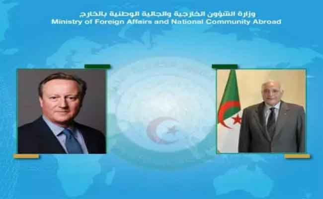 عطاف يتباحث هاتفيا مع نظيره البريطاني حول الوضع في غزة
