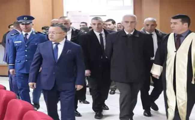 بداري يؤكد أن دور الجامعة هو إيجاد حلول ملائمة للمشاكل المطروحة في المجتمع
