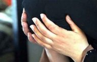 اعتداء مدمن على والدته وشقيقه وابنه  