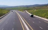 سلطات غليزان تمنع البيع على حواف الطريق السيار