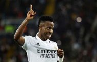 فينيسيوس يطالب اليويفا بمعاقبة جماهير أتلتيكو مدريد...
