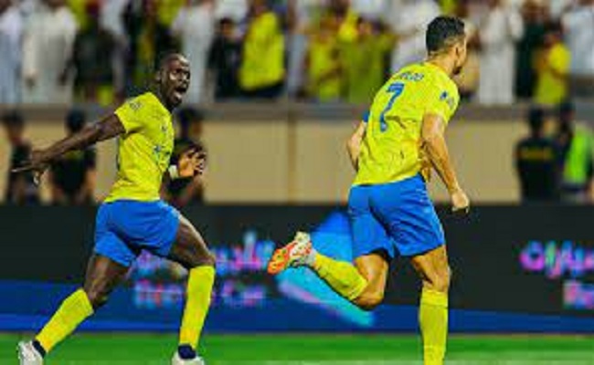 رونالدو يغرد وحده مع تراجع أسهم بنزيما ونيمار وفيرمينو