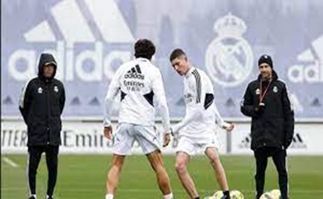 إلياس زيدان يدرس الرحيل عن ريال مدريد...