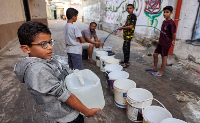 الفلسطينيون بين نار الحرب والعطش