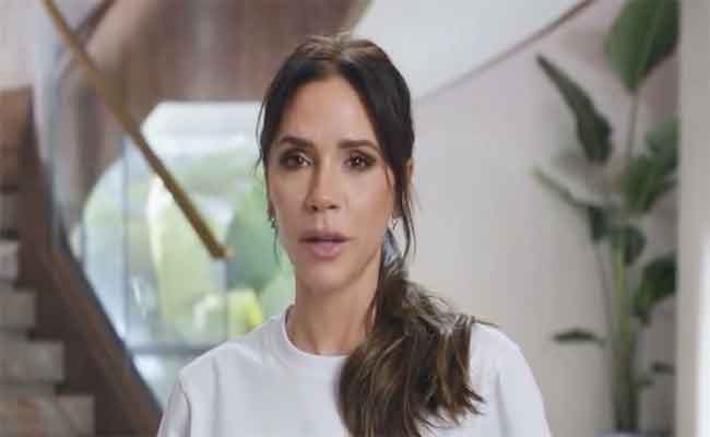 فيكتوريا بيكهام تستعرض «سكوتر» أهداه لها بيكهام...وهذا سعره