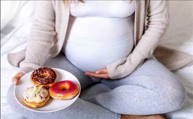 تناول الحامل للسكريات بين الفوائد والأضرار