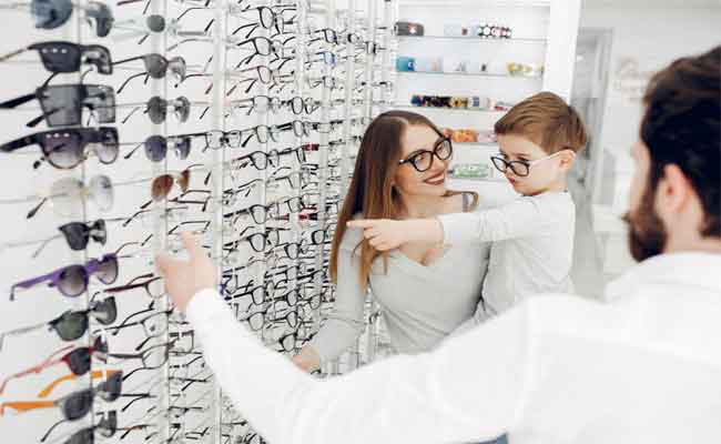 كيفية تشجيع الأطفال على ارتداء أول زوج من النظارات...