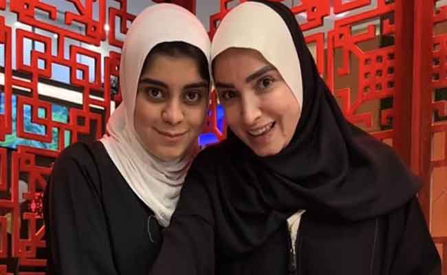 روجينا تحتفل بيوم ميلادها مع ابنتها بالحجاب من المدينة المنورة...