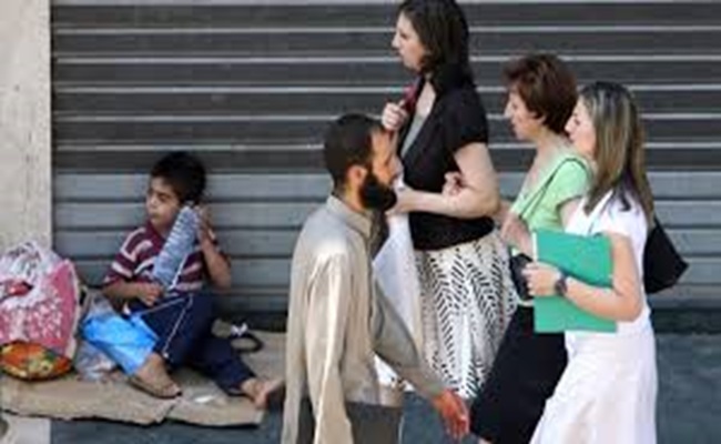 صفحات فايسبوكية بالجزائر تحتال على المحسنين العرب والأجانب بصور لأطفال السكنات الفوضوية ومجهولي النسب