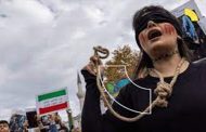 إيران...مواجهات بين الشرطة ونساء بسبب الحجاب