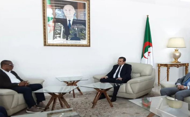 عرقاب يستقبل وزير الاقتصاد والمالية الموزمبيق