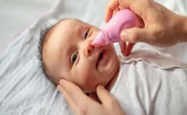 طرق آمنة وسهلة لكيفية تنظيف أنف الرضيع...