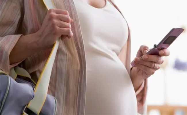أضرار أشعة الجوال على الحامل والجنين...وطرق للتعامل معها