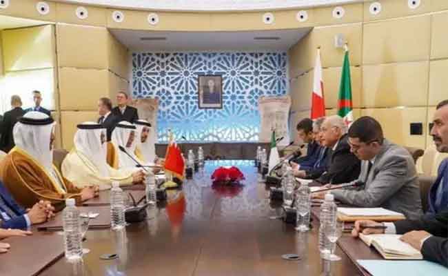 استقبال عطاف نظيره البحريني