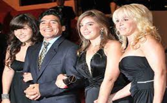 طلب غريب من أبناء مارادونا بشأن جثمان النجم الأرجنتيني...
