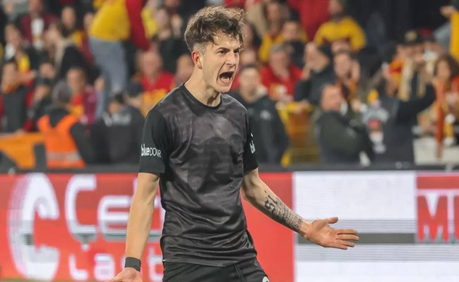 مواقع التواصل الاجتماعي تنهي عقد لاعب بشكتاش...