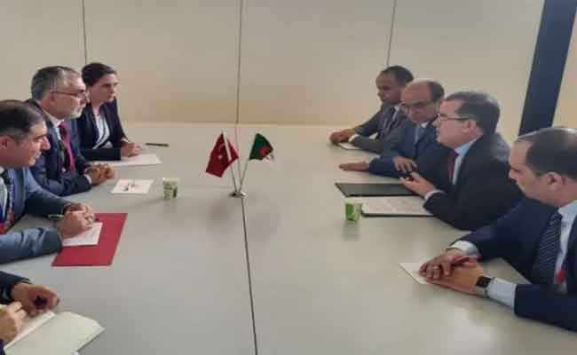 بن طالب يجري محادثات ثنائية مع نظيره التركي بجنيف