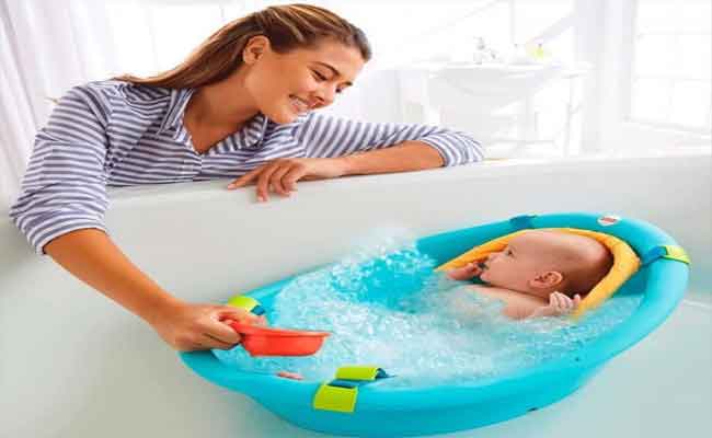 أضرار عدم استحمام الرضيع والخرافات التي تؤيد ذلك...
