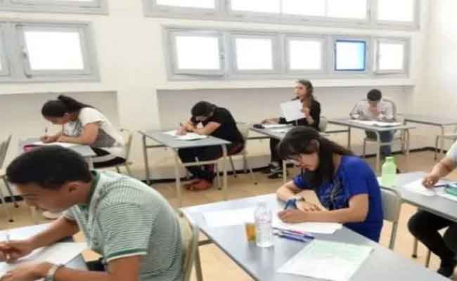 مسؤول في التربية يؤكد أن مواضيع الإمتحانات