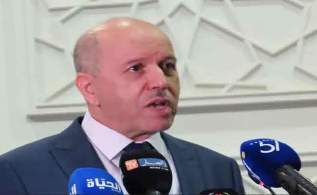 سايحي يؤكد أهمية فتح مناصب في تخصص الطب النووي