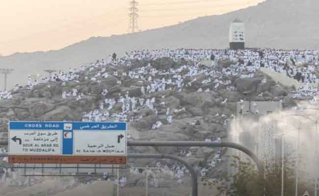 حاج جزائري يلبي نداء ربه في وقفة عرفة