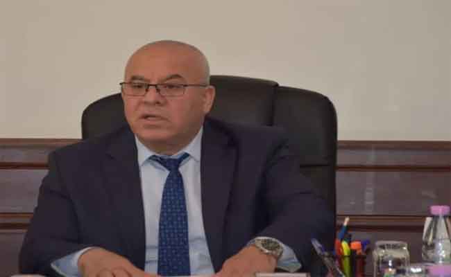 إشراف شرفة على تنصيب إطارات قطاعه
