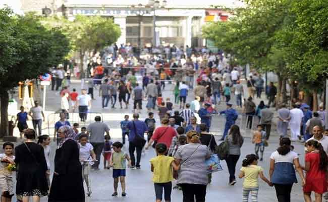 عدد سكان الجزائر يبلغ 46.7 مليون نسمة وسط تراجع الولادات وارتفاع متوسط العمر
