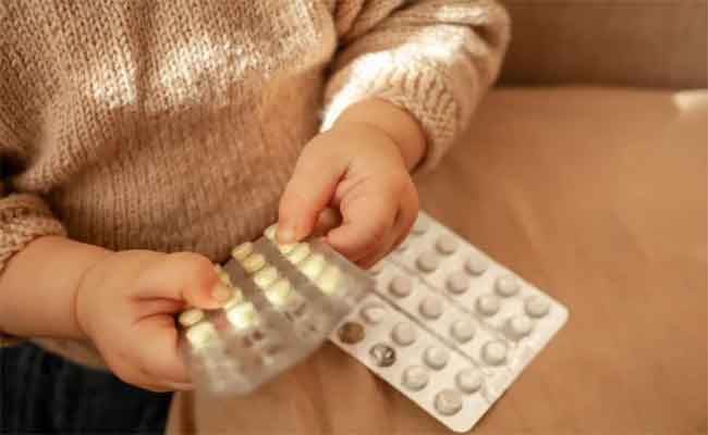 ماذا عليكِ فعله عند ابتلاع طفلك دواء بالخطأ؟