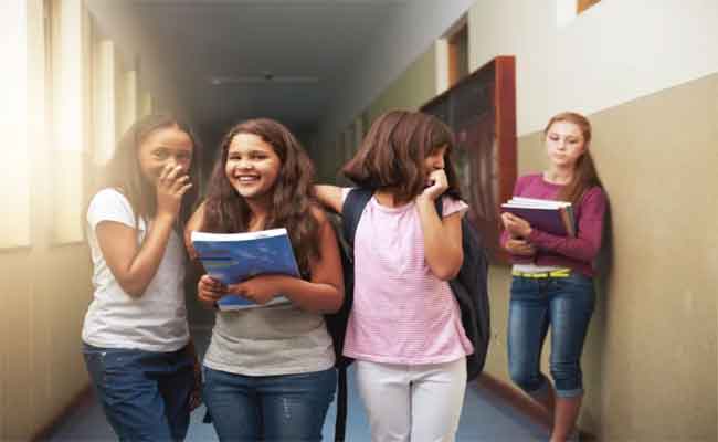 علمي ابنتك مواجهة الفتيات اللئيمات في المدرسة...
