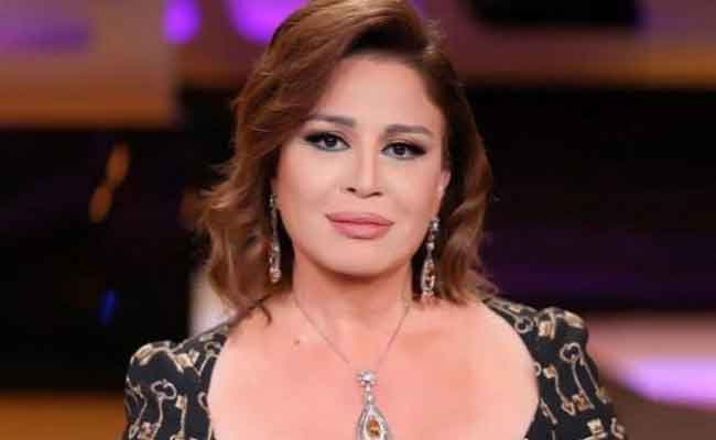 مبهجة ومفعمة بالحيوية...إلهام شاهين تستمتع باجازتها في الساحل الشمالي