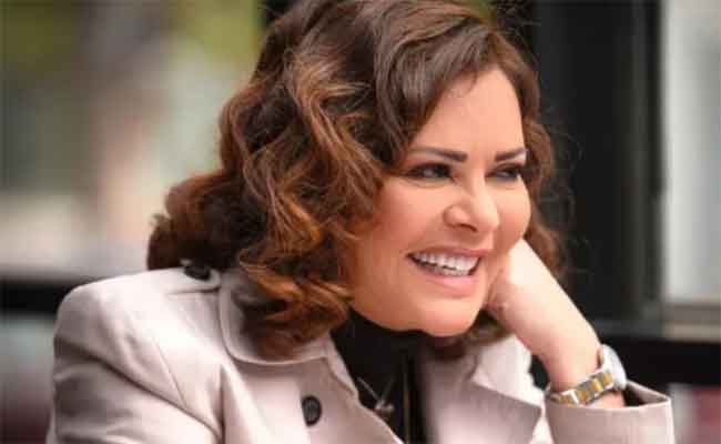 كارمن لبس تعلق على تكريم ماغي بوغصن بجائزة في مصر...