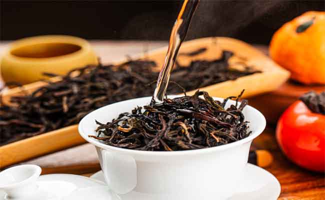 فوائد شرب الشاي الأسود في تحسين التركيز وفق طبيبة...