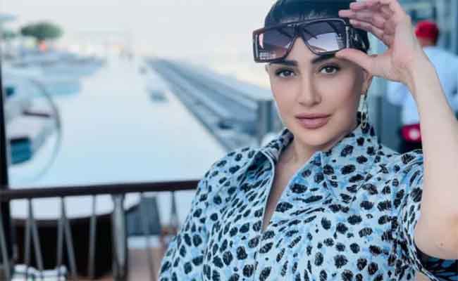 بإطلالة ساحرة...غادة عبد الرازق تلتقي جورجينا رودريغيز في باريس