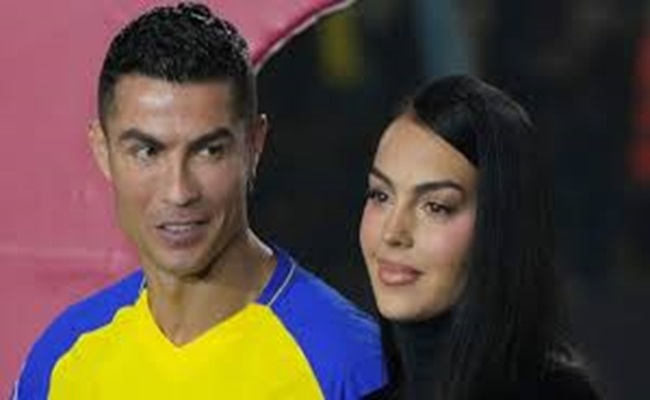 هدية غير متوقعة من جورجينا لرونالدو بعد وصوله لـ900 هدف...