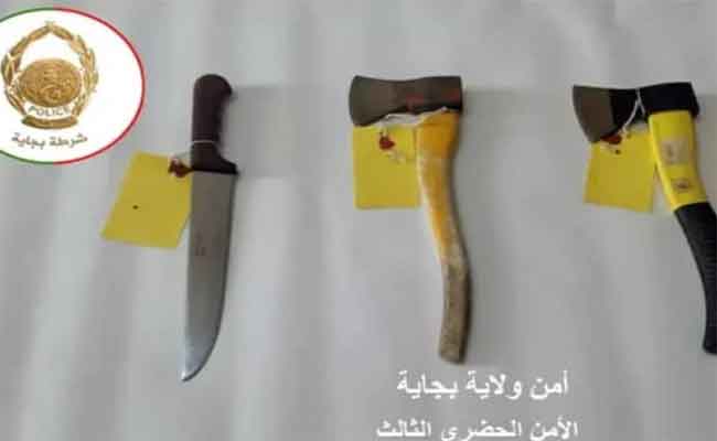 الإطاحة بعصابة أحياء ملثمة مدججة بأسلحة بيضاء محظورة ببجاية
