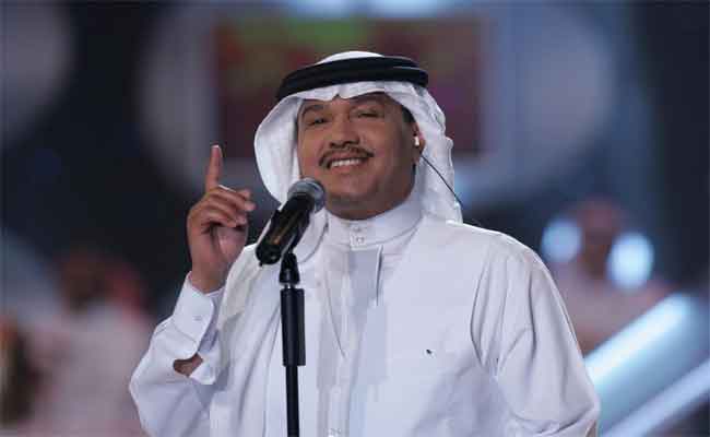 محمد عبده يستضيف عبدالله بالخير في منزله الجديد...ويُطعمه في فمه