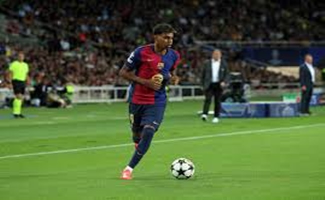 فليك يعلق على غضب يامال بعد استبداله في مباراة برشلونة ويانغ بويز