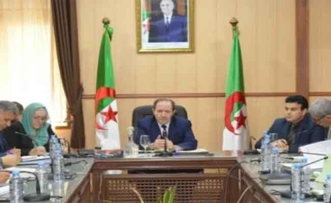 بلعابد يتابع العمليات المرتبطة بالتمدرس