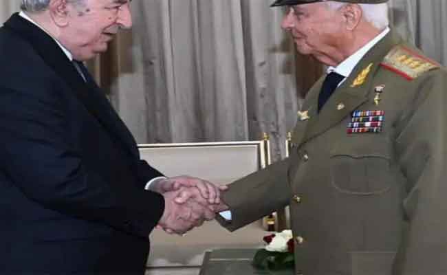 استقبال تبون نائب وزير القوات المسلحة الكوبي...
