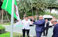 رفع بوغالي علم الجزائر بمقر البرلاتينو
