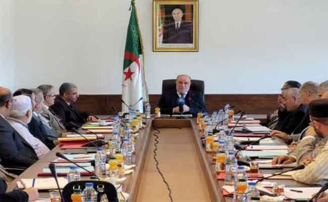 تثمين اللجنة الوزارية للفتوى قرار رفع منحة الحج